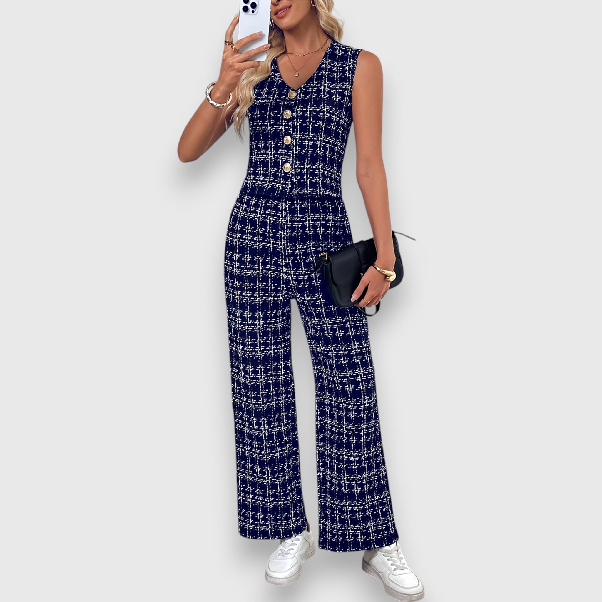 Complete Set with V-Neck and Coordinated Pants