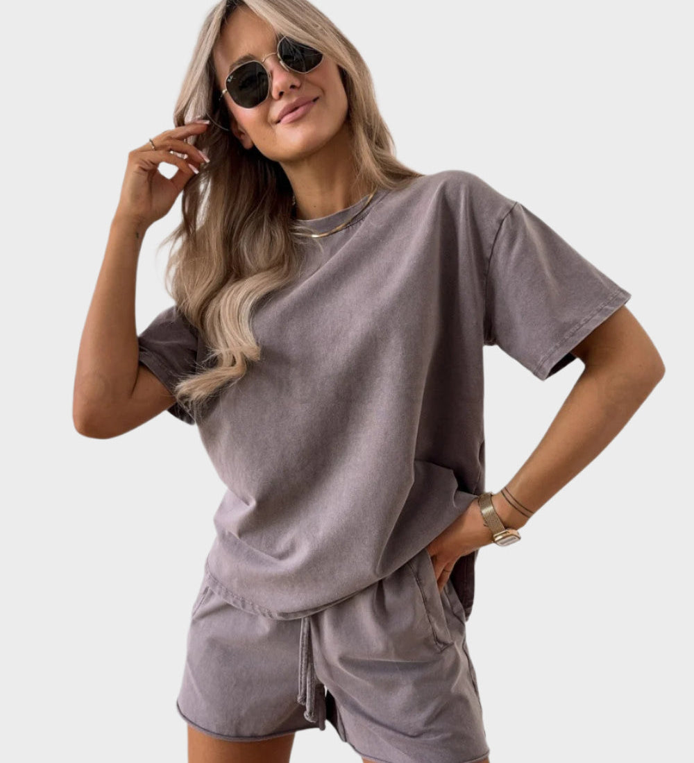 Complete for Every Day: T-shirt and Jogger Pants