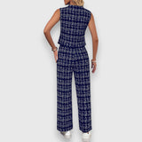 Complete Set with V-Neck and Coordinated Pants