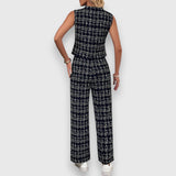 Complete Set with V-Neck and Coordinated Pants