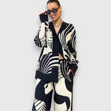 Set with elegant geometric design in two parts