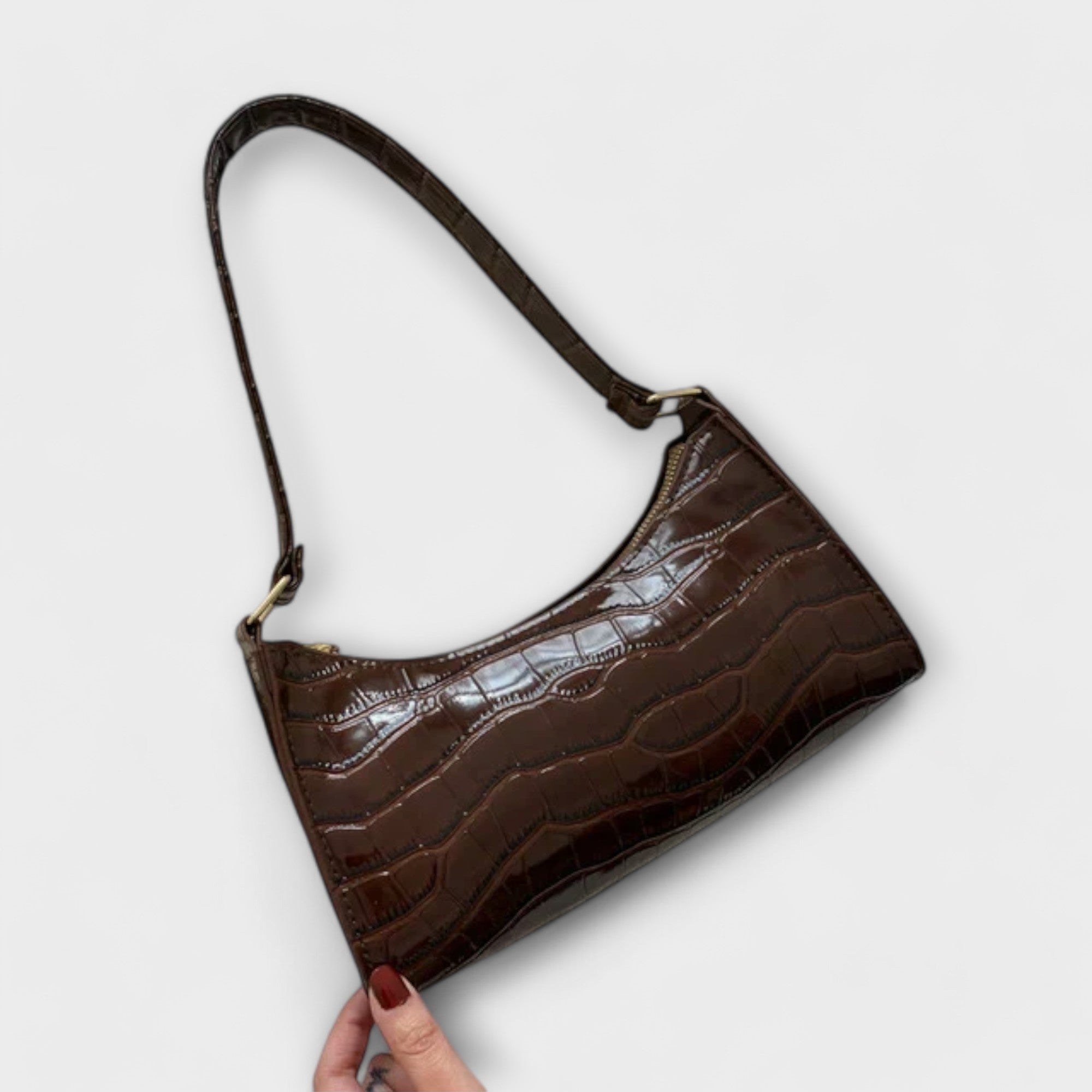 Bernarda - Elegant Leather Bag with Shine