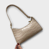 Bernarda - Elegant Leather Bag with Shine