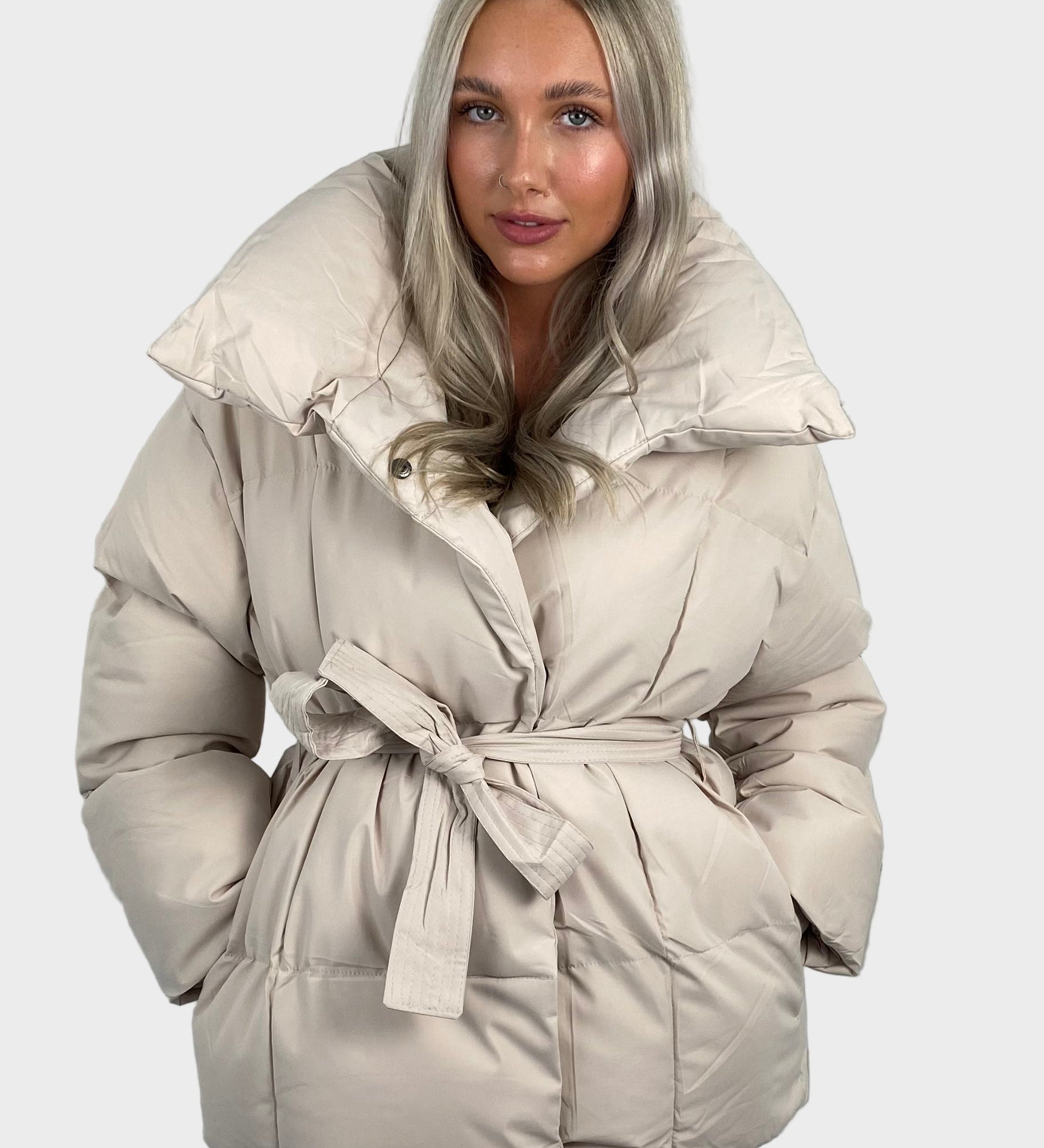 Maja - Short Puffer Jacket with Belt