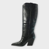 Mirjana – elegant shoes with crocodile pattern and stylized heel