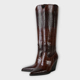 Mirjana – elegant shoes with crocodile pattern and stylized heel