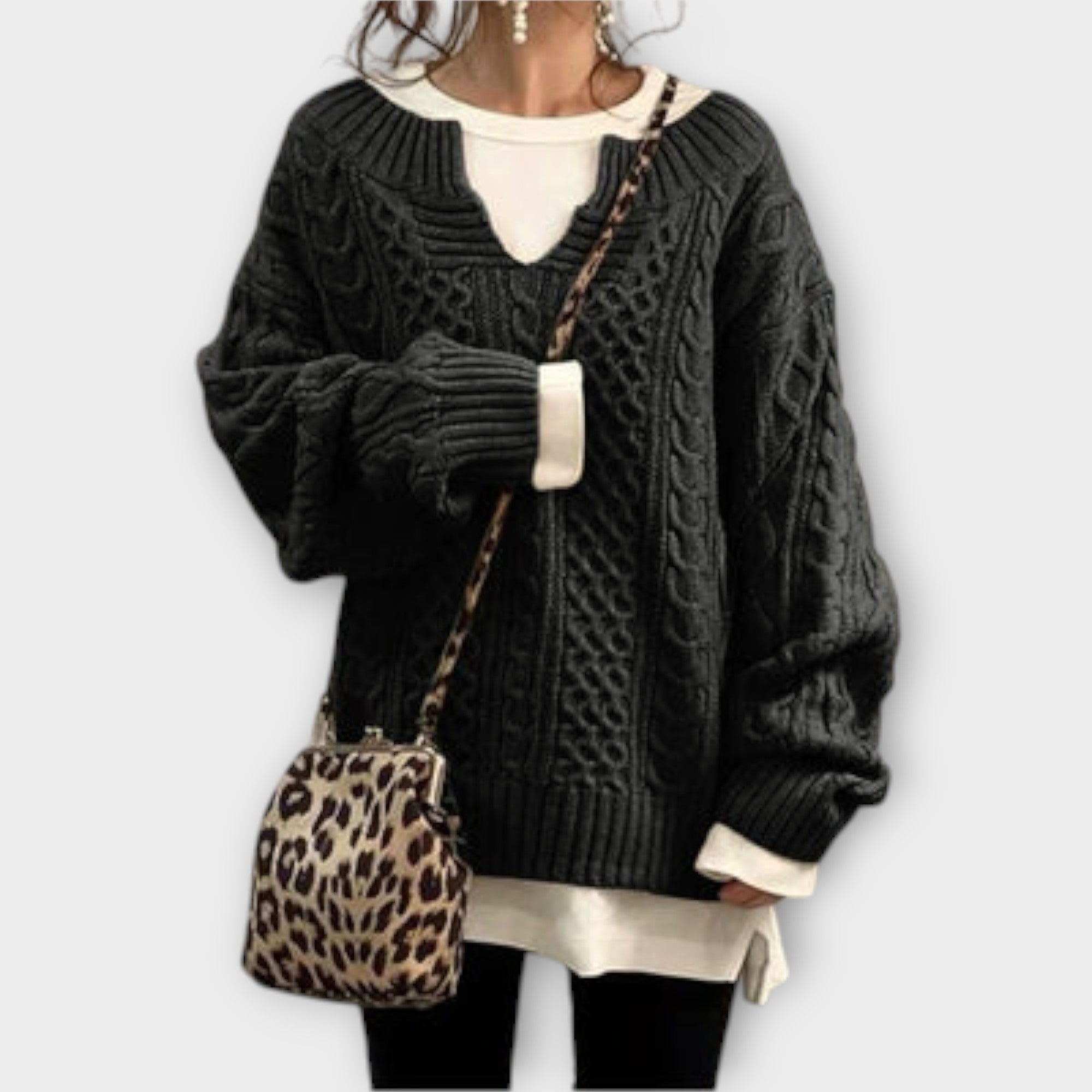 Lili - Oversized Knitted Sweater with Cable Pattern