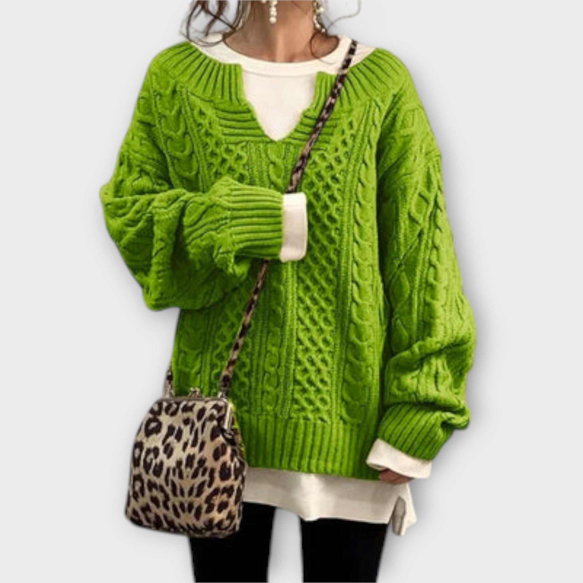 Lili - Oversized Knitted Sweater with Cable Pattern