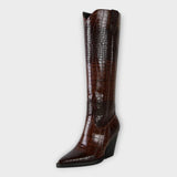 Mirjana – elegant shoes with crocodile pattern and stylized heel