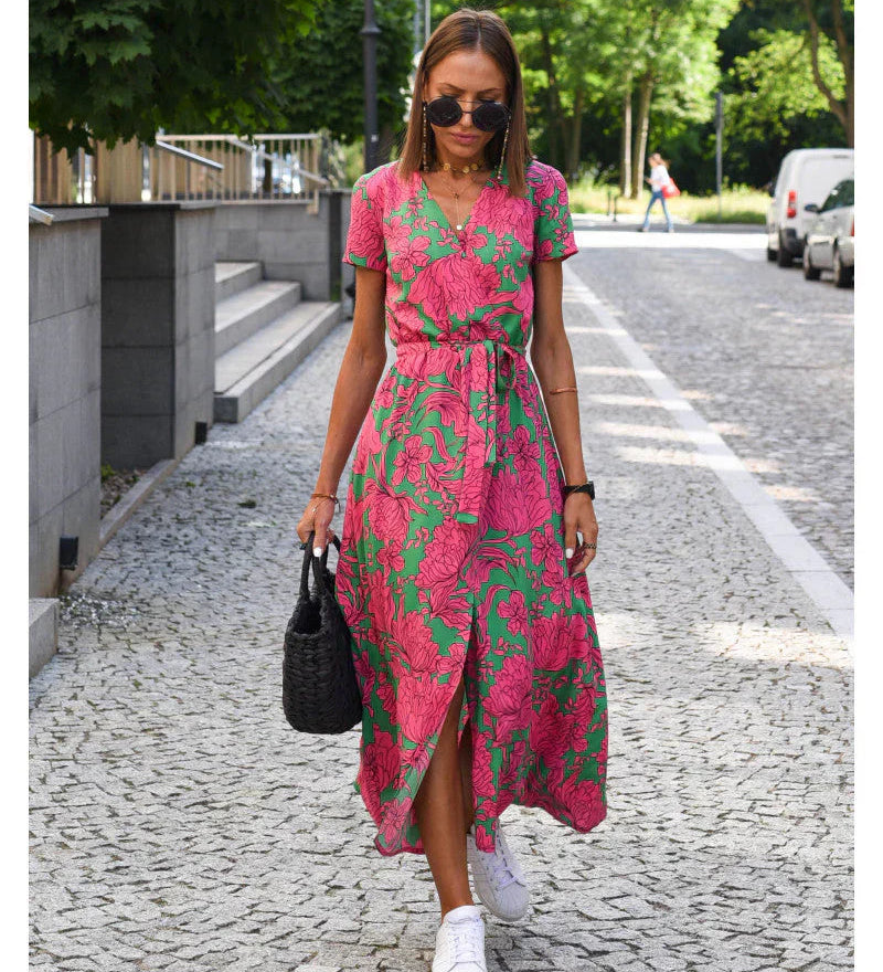 Julia – Elegant dress with V-neck and tailored cut