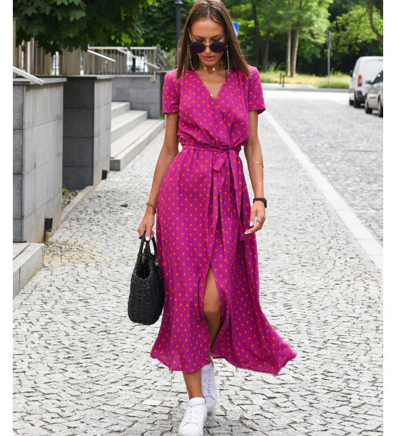 Julia – Elegant dress with V-neck and tailored cut