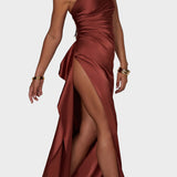 Emberly - Maxi dress with one shoulder and high slit