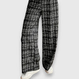 Complete Set with V-Neck and Coordinated Pants