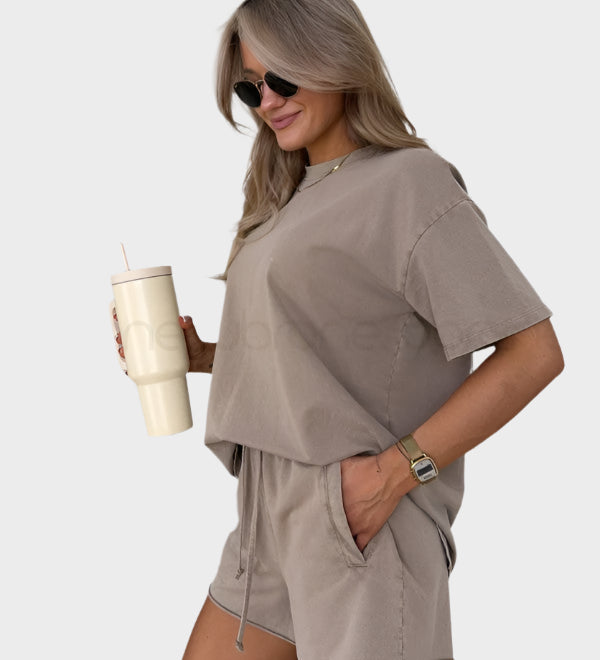 Complete for Every Day: T-shirt and Jogger Pants