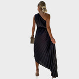 Nika - Elegant Dress with Ruffles on the Shoulders for a Chic Look