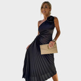 Nika - Elegant Dress with Ruffles on the Shoulders for a Chic Look
