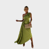 Nika - Elegant Dress with Ruffles on the Shoulders for a Chic Look